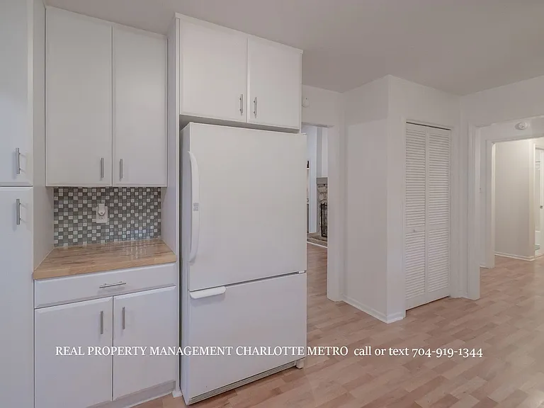 1059 Woodlake Ln — Photo 16