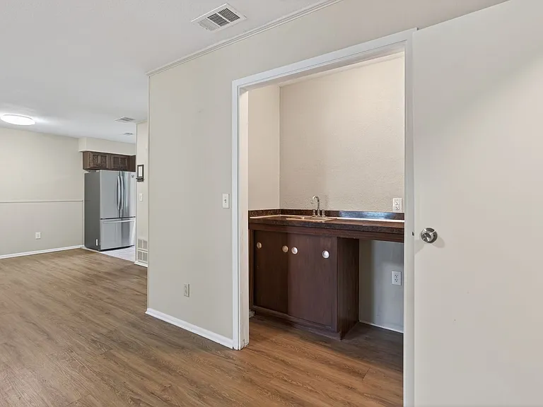 4202 Indian Creek Ct — Photo 12