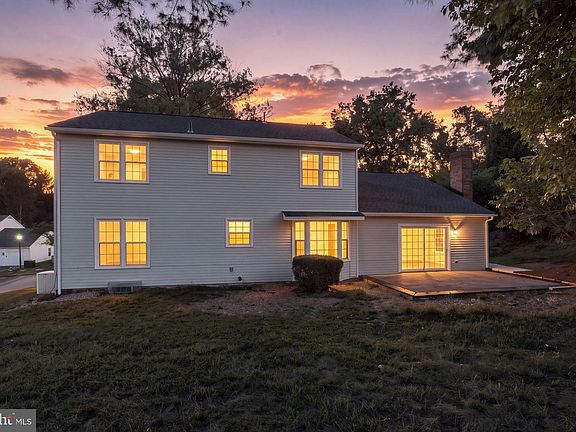 2nd image of 6121 Winnepeg Dr
