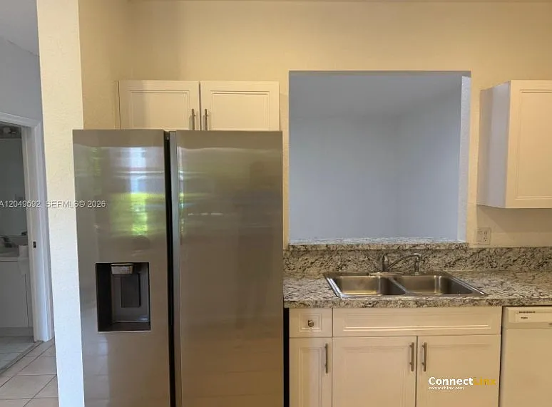 3 bed, 2.0 bath, 1436 sqft, $3,195 — Photo 2