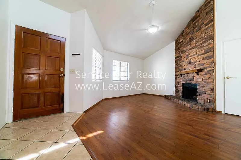 2 bed, 1.0 bath, 1076 sqft, $1,597 — Photo 4