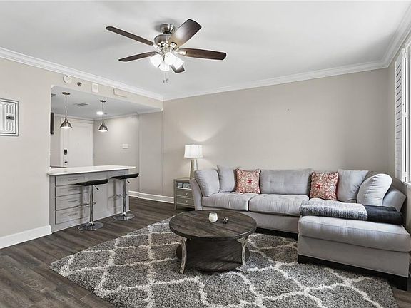 5th image of 1205 Saint Charles Ave APT 909