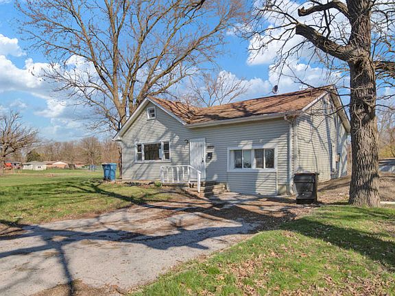 2nd image of 15858 Woodlawn Ct
