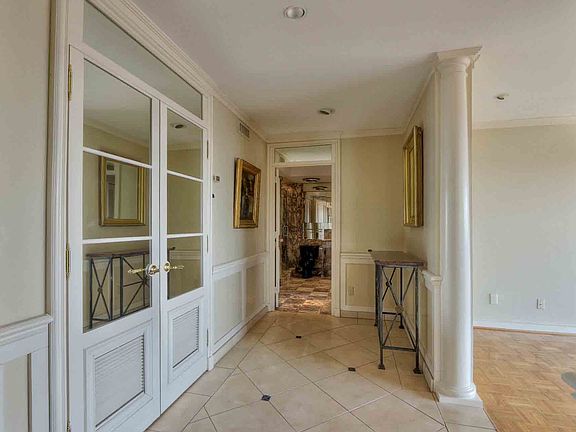 4th image of 4550 Warwick Blvd #602
