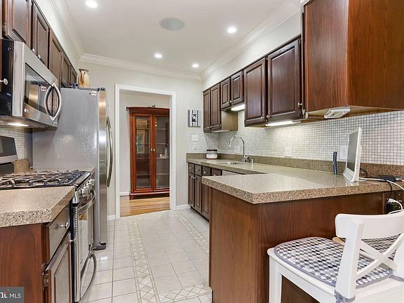 5th image of 7255 Glen Hollow Ct