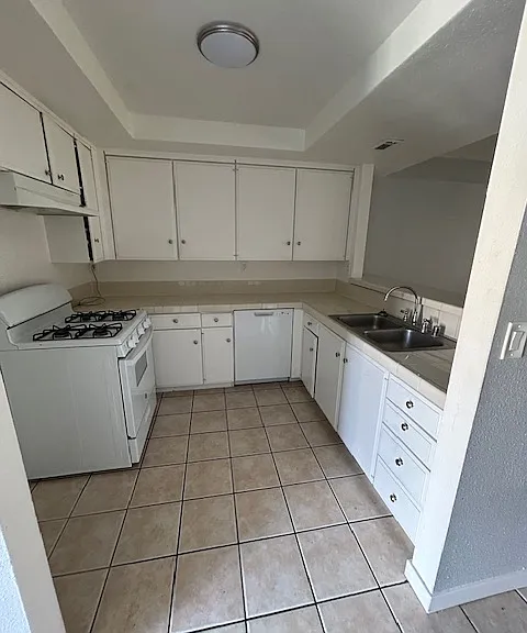 Villa Palms Apartments — Photo 14