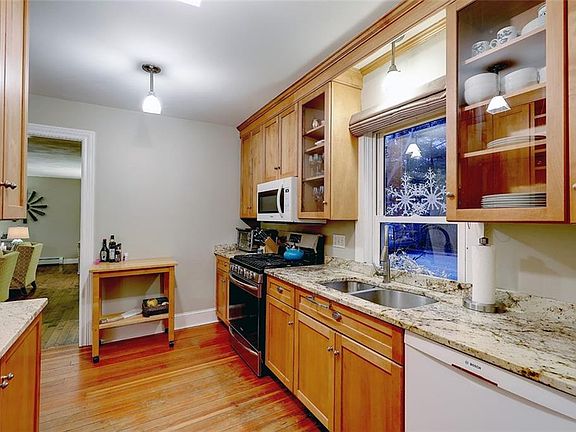 3rd image of 61 Reynolds St