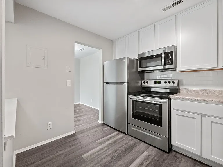 Chalet Villa Lakefront Community — Photo 13