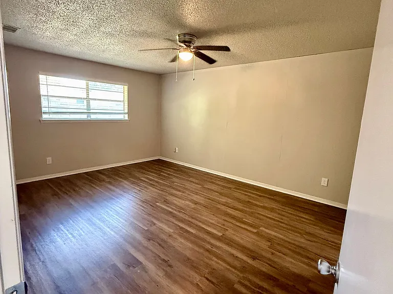3610 Robinhood Dr — Photo 16