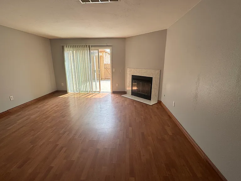 Fireplace & Dinning Area