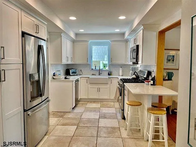 106 S Essex Ave — Photo 3