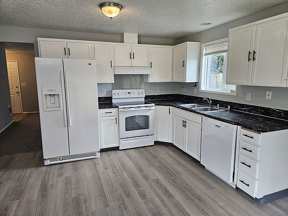 4th image of 13909 NE 89th Cir