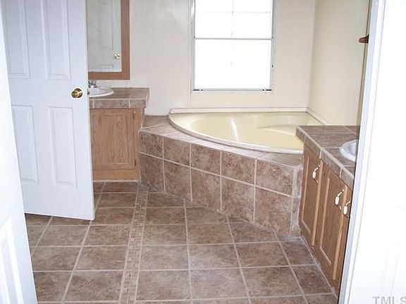 4th image of 3250 Maplewood Ave