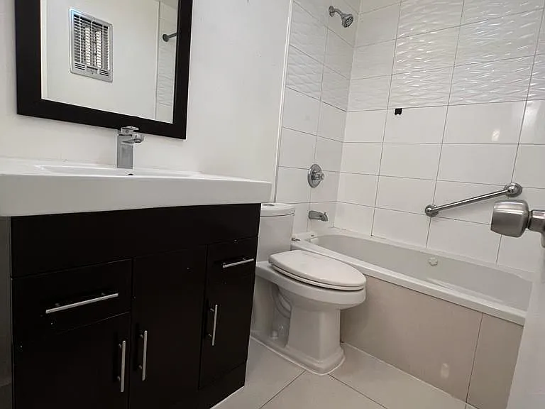 1560 NE 127th St #113 — Photo 7