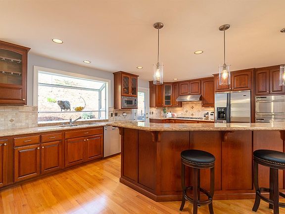 5th image of 45 Oak Valley Dr
