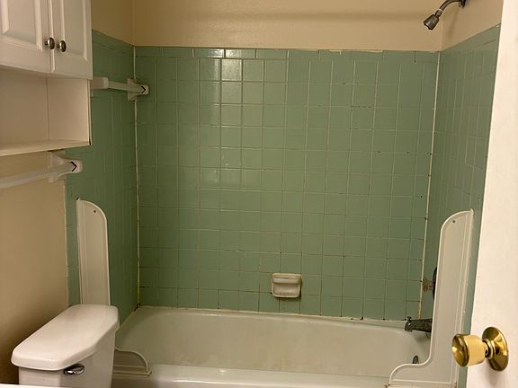 4th image of 134 E Johnson St #104