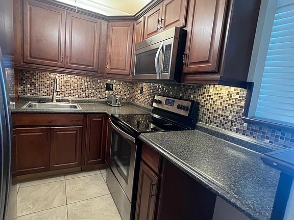 3rd image of 3040 NE 16th Ave APT 312