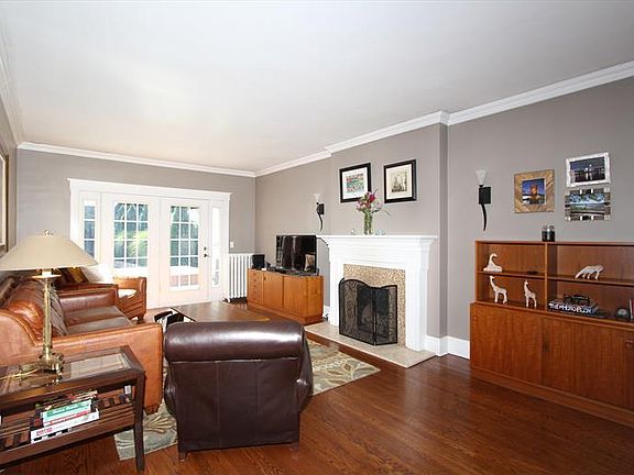 5th image of 443 Wood Ave