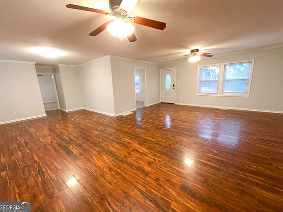 3rd image of 431 Cedarcrest Rd