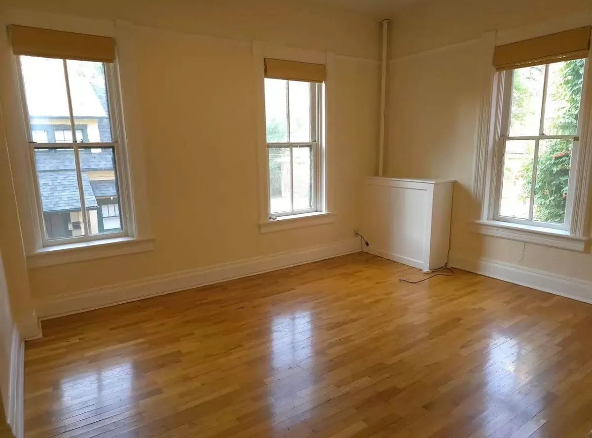 Building Photo - 1032 Pine St #3
