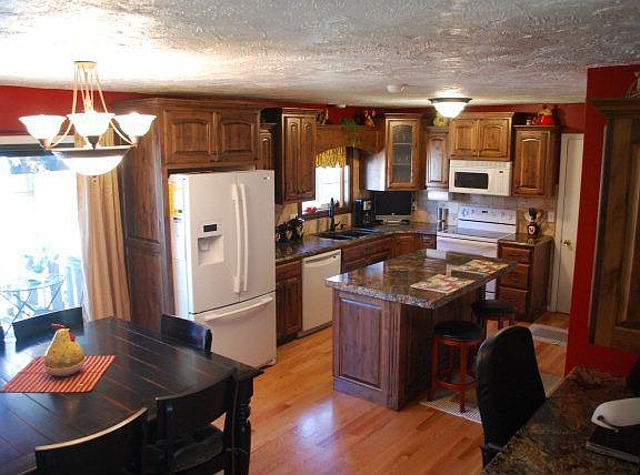 2nd image of 2295 Eastview Dr