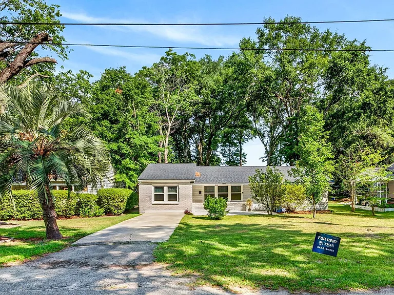 1208 Hawthorne Rd — Photo 3