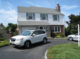 16821 Cryders Ln, Whitestone, NY 11357