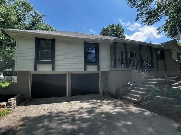 1320 SW 21st St, Blue Springs, MO 64015