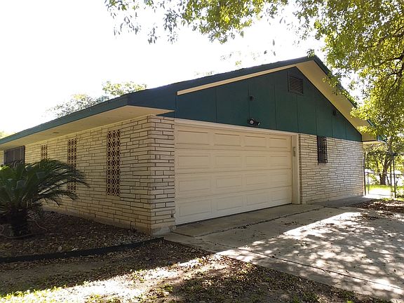 2nd image of 206 Meadowood Ln