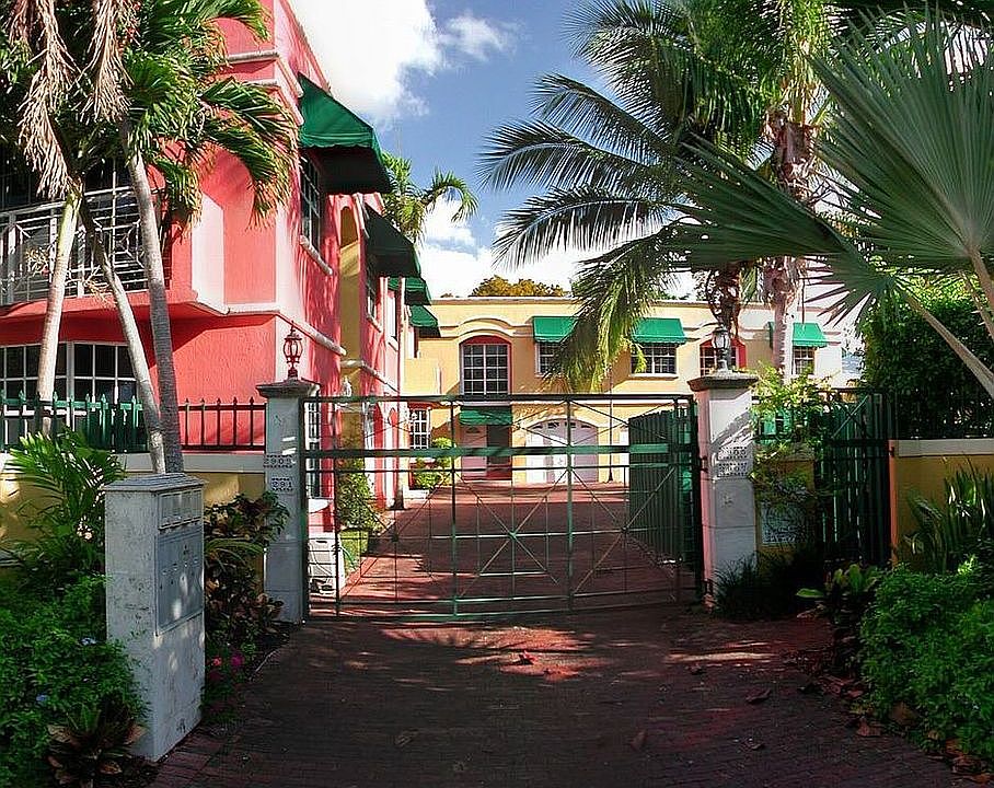 Gated Entry from Street
