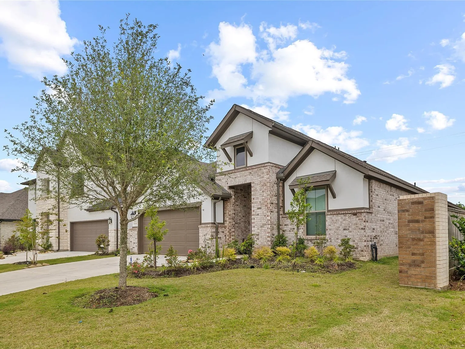 4 bed, 2.5 bath, 2241 sqft, $2,500 — Photo 3