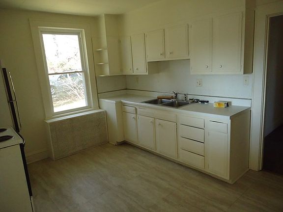 4th image of 675 S 9th St
