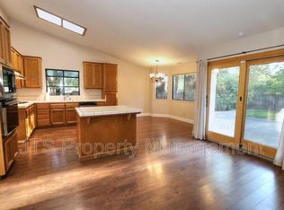 8401 Blossom Hill Ct, Citrus Heights, CA 95610