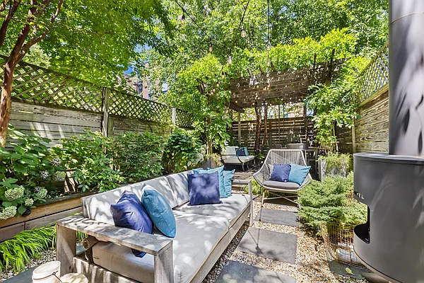 Sold by Compass | media 23