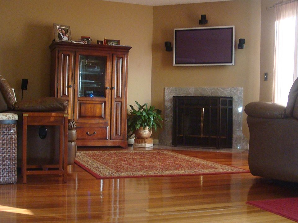 Family Room w/ Fireplace
