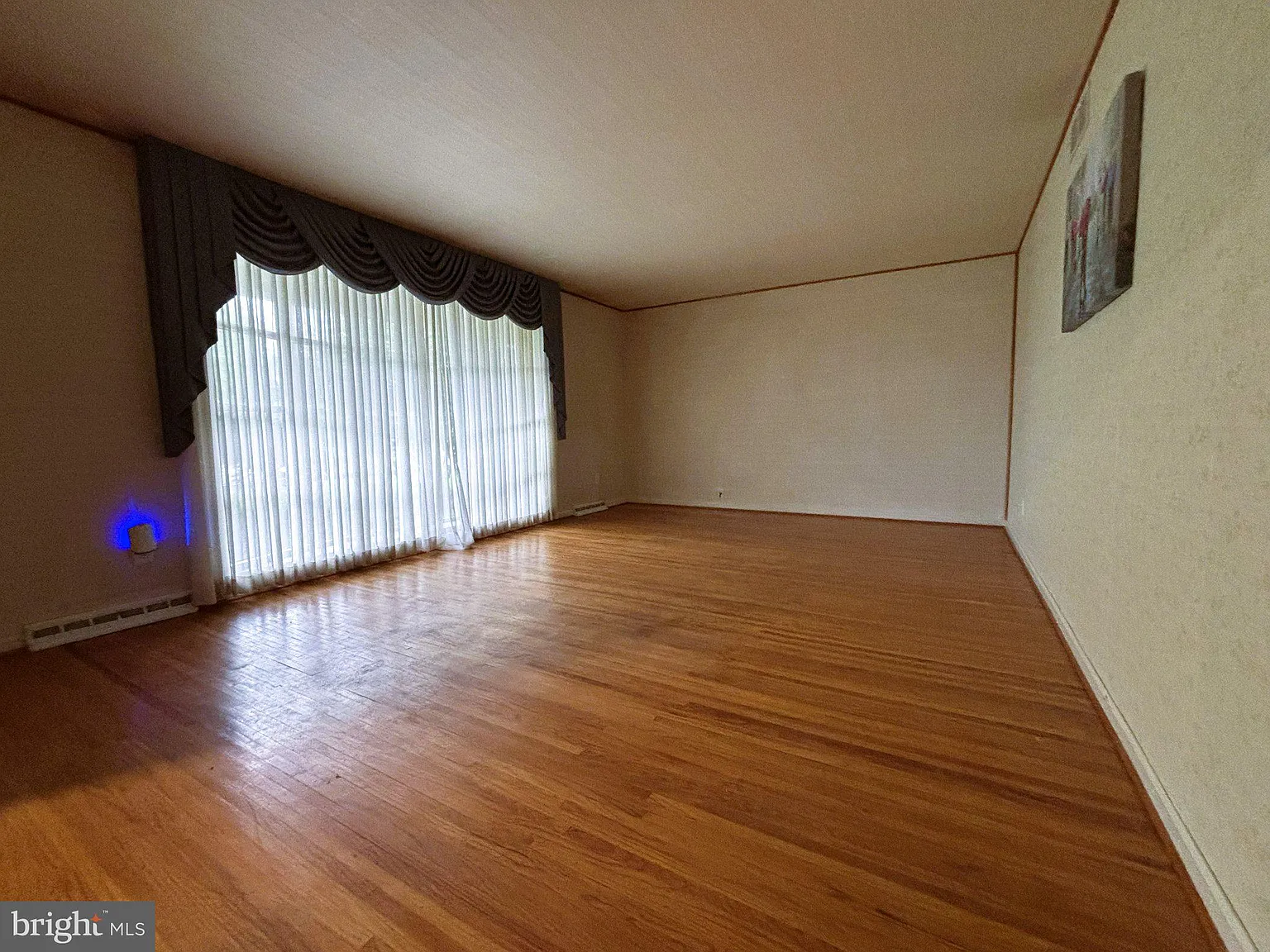 4 bed, 2.5 bath, 2277 sqft, $3,600 — Photo 2