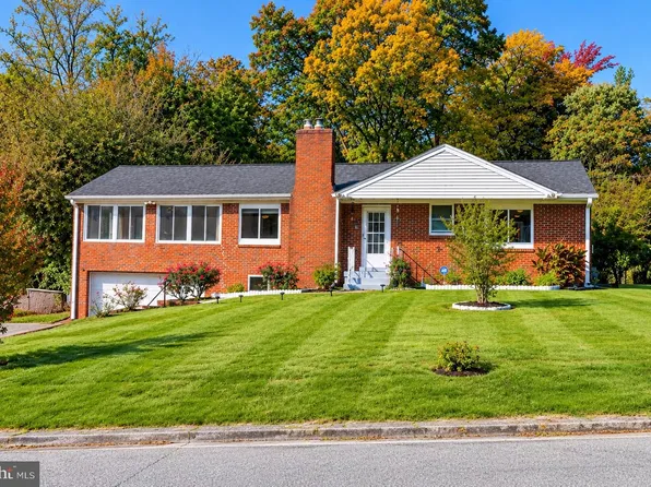 5903 Middleton Ln, Temple Hills, MD 20748