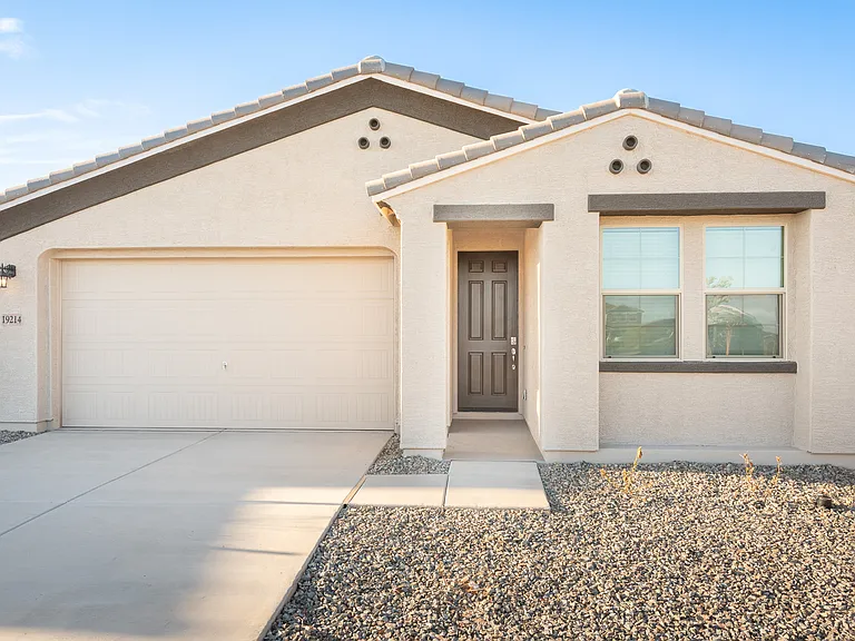 19214 W Badgett Ln — Photo 1