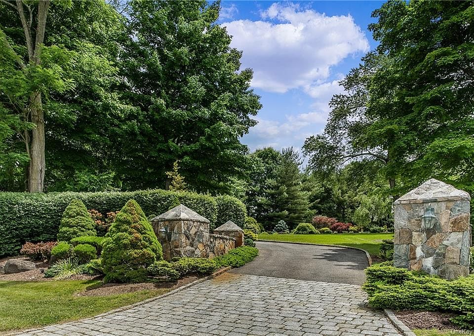 1st image of 11 Hobby Farm Dr