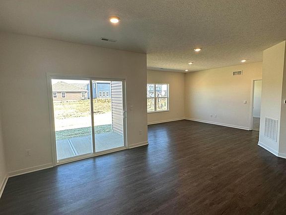 4th image of 567 Faulkner Dr