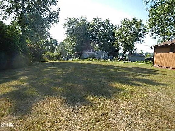 4th image of 1390 Gore Dr