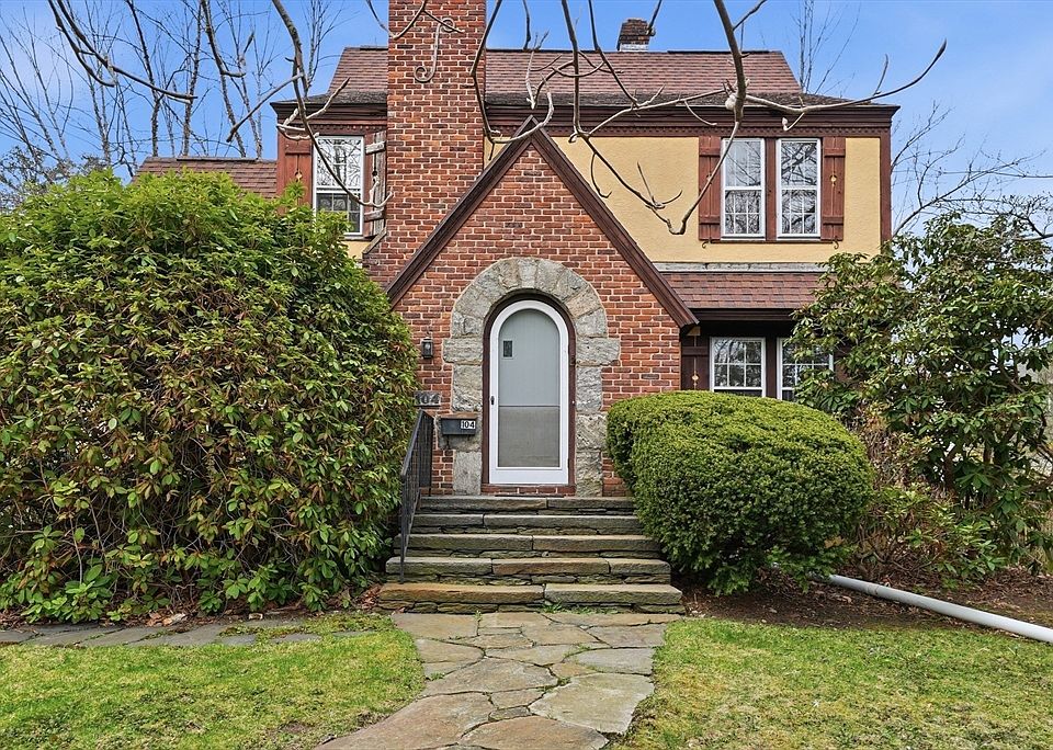1st image of 104 Spring St