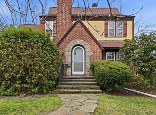 104 Spring St, Amherst, MA 01002
