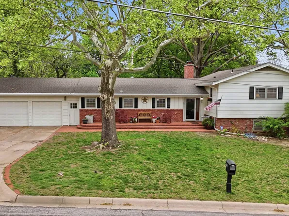 608 W 8th St, Newton, KS 67114