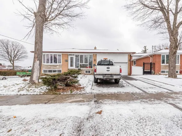 213 Grandravine Dr, Toronto, ON M3J 1B9
