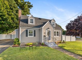 15 Deepwood Dr, Manchester, CT 06040