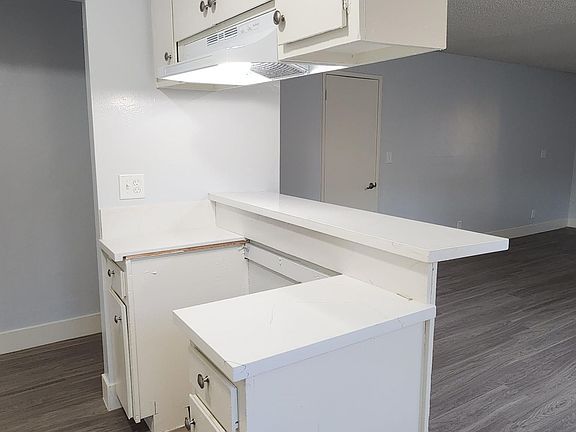 2nd image of 237 S Greenwood Ave APT A