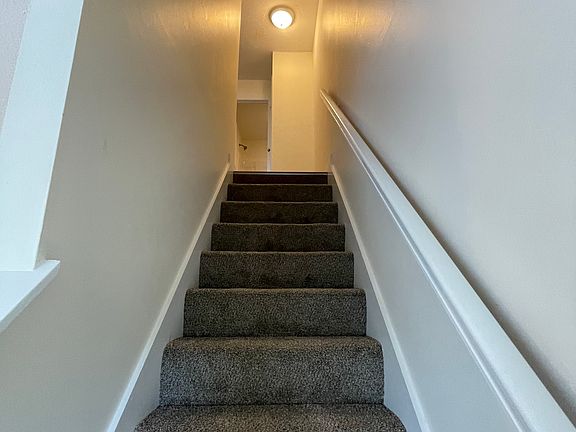4th image of 821 W Wood St