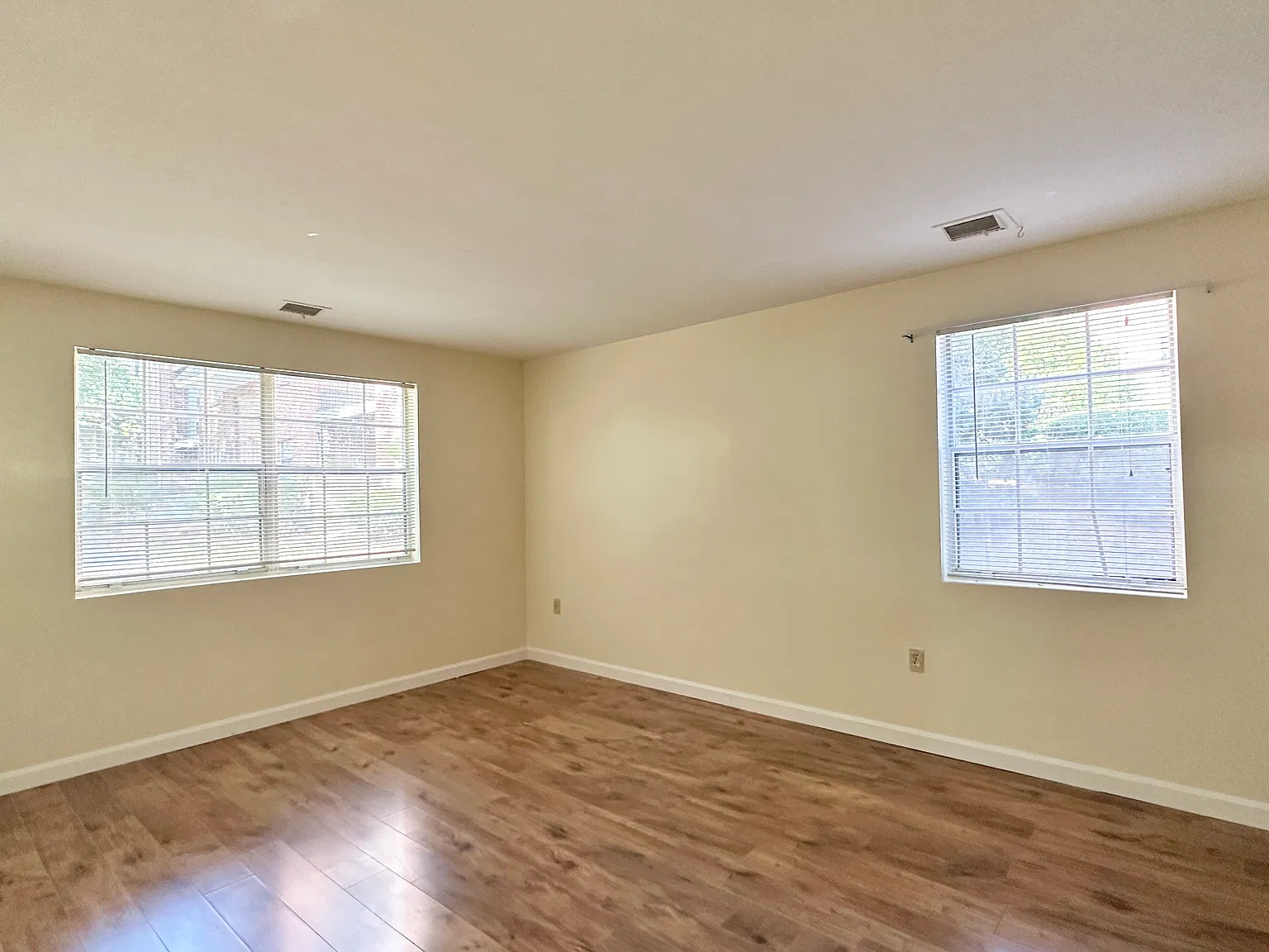 2 bed, 980 sqft, $1,990 — Photo 4