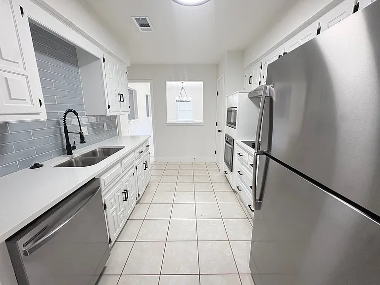 3802 Roan Cir — Photo 2